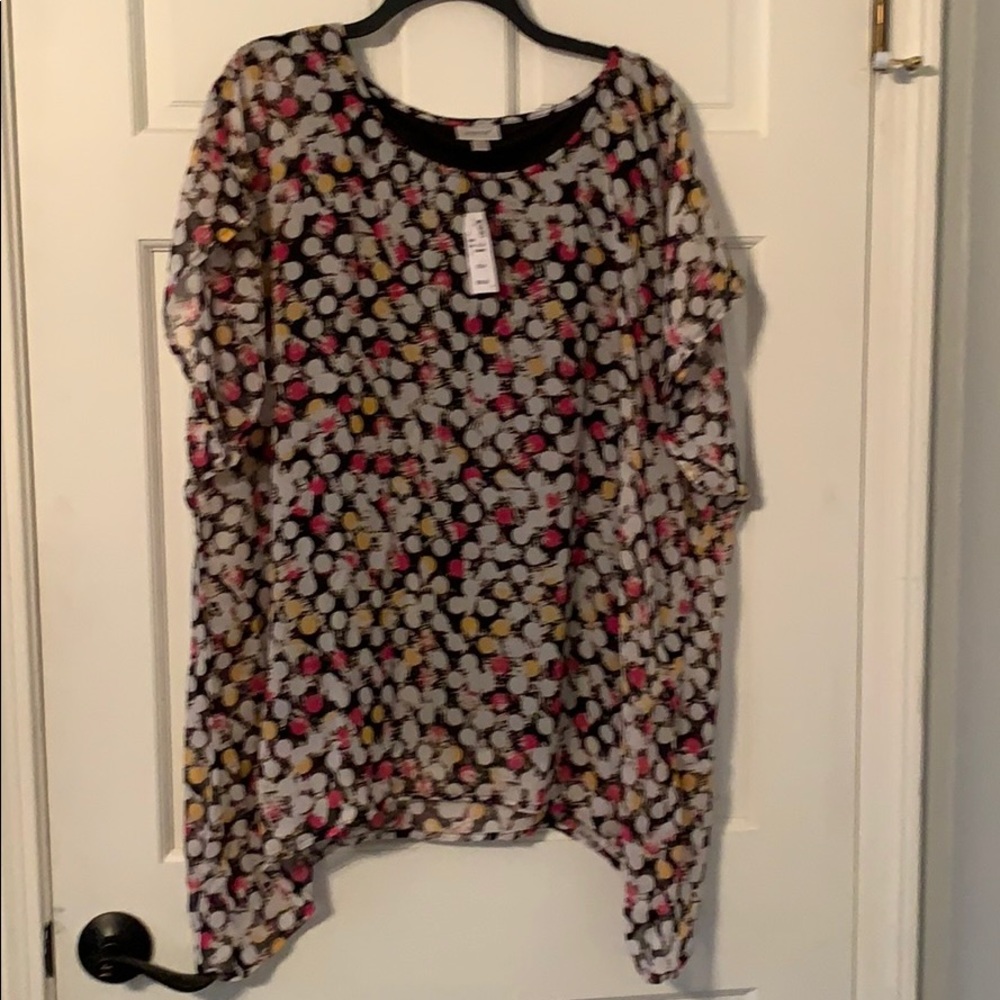 NWT Avenue multi color shark bite hem blouse 22/24